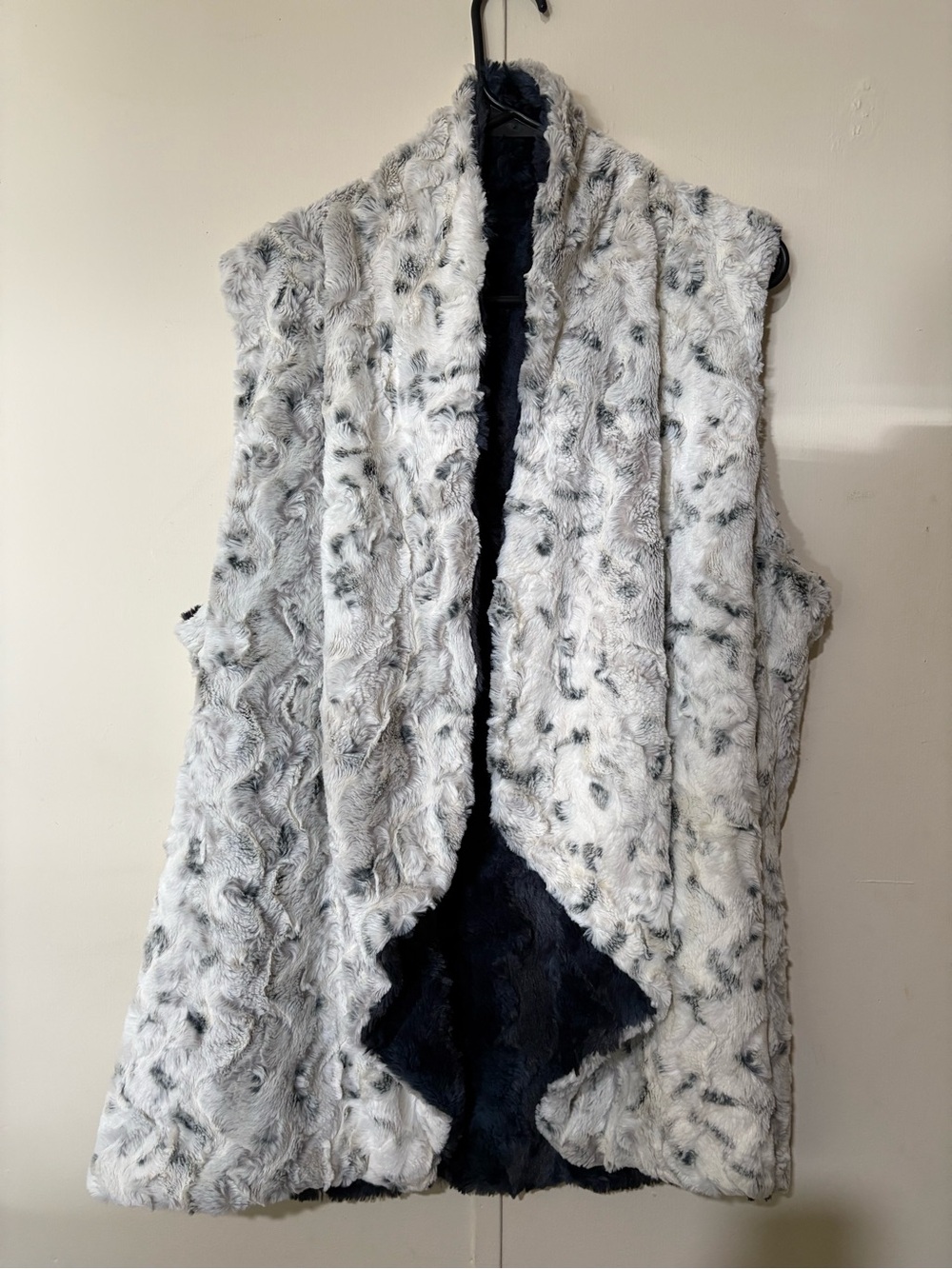Faux Fur Reversible Vest - White/Navy/charcoal